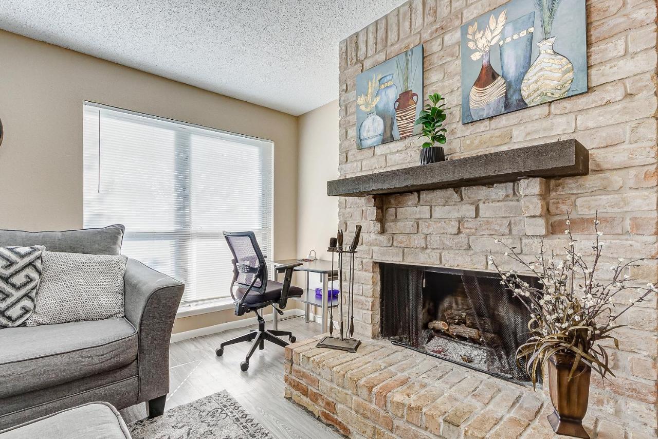 Cheerful 3-Bedroom Home With Indoor Fireplace Хьюстон Экстерьер фото