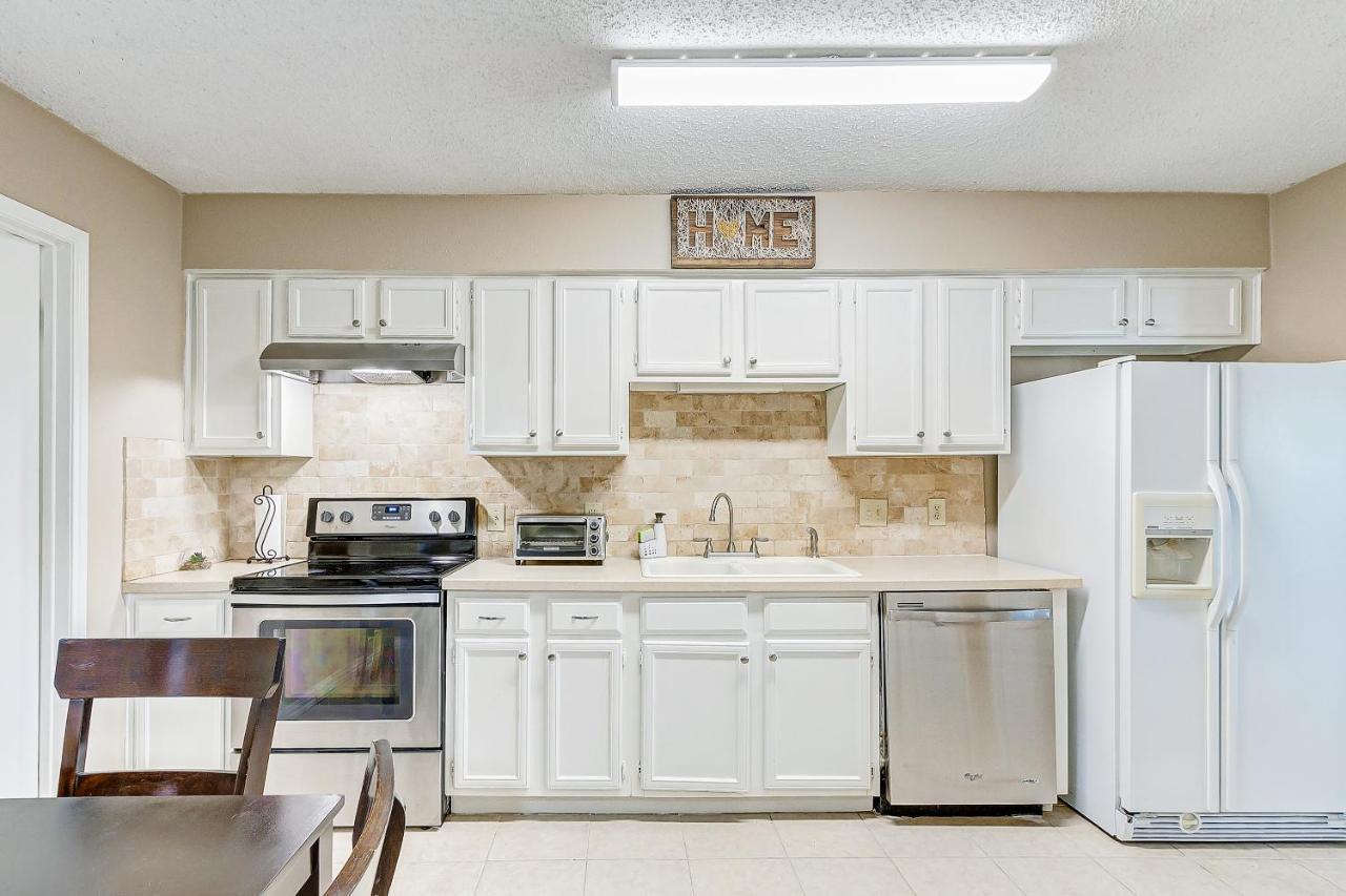 Cheerful 3-Bedroom Home With Indoor Fireplace Хьюстон Экстерьер фото